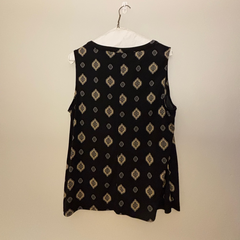 Dana Buchman Black and Gold Sleeveless Blouse